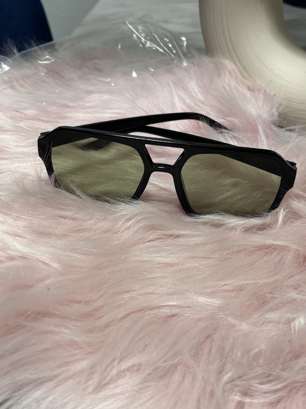 Black Frame Polarized Sunglasses - Women's Fashion Shades